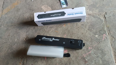 Vacuum Sealer Machine with 10 Bags, Automatic Hands-Free, Smart Food Preservation (1 Set)